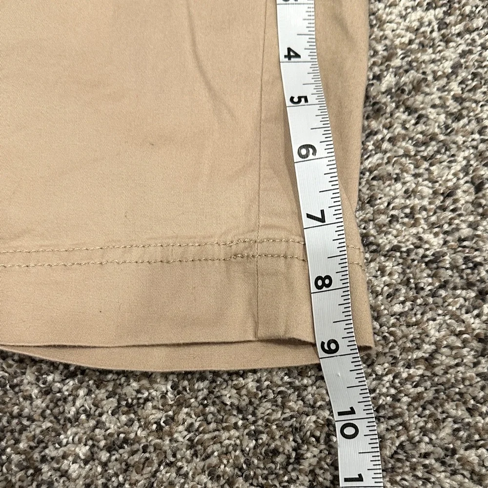 Athleta Women's Tan Cargo Shorts with Coral Lining